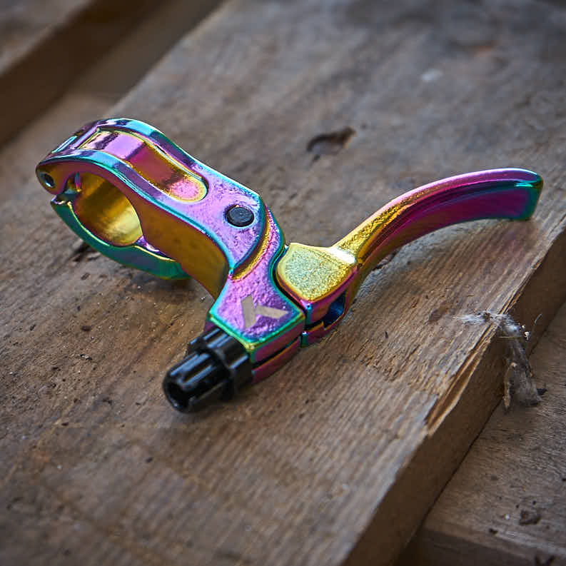 Rechter Bremshebel mit 2 Finger Design und Laser Logo Rechter Bremshebel mit 2 Finger Design und Laser Logo