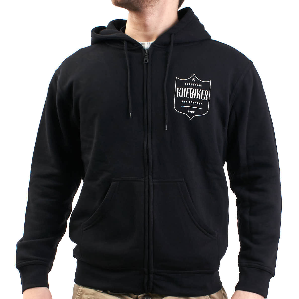 Zip-Hoodie in Schwarz von vorne mit Logo auf der Brust