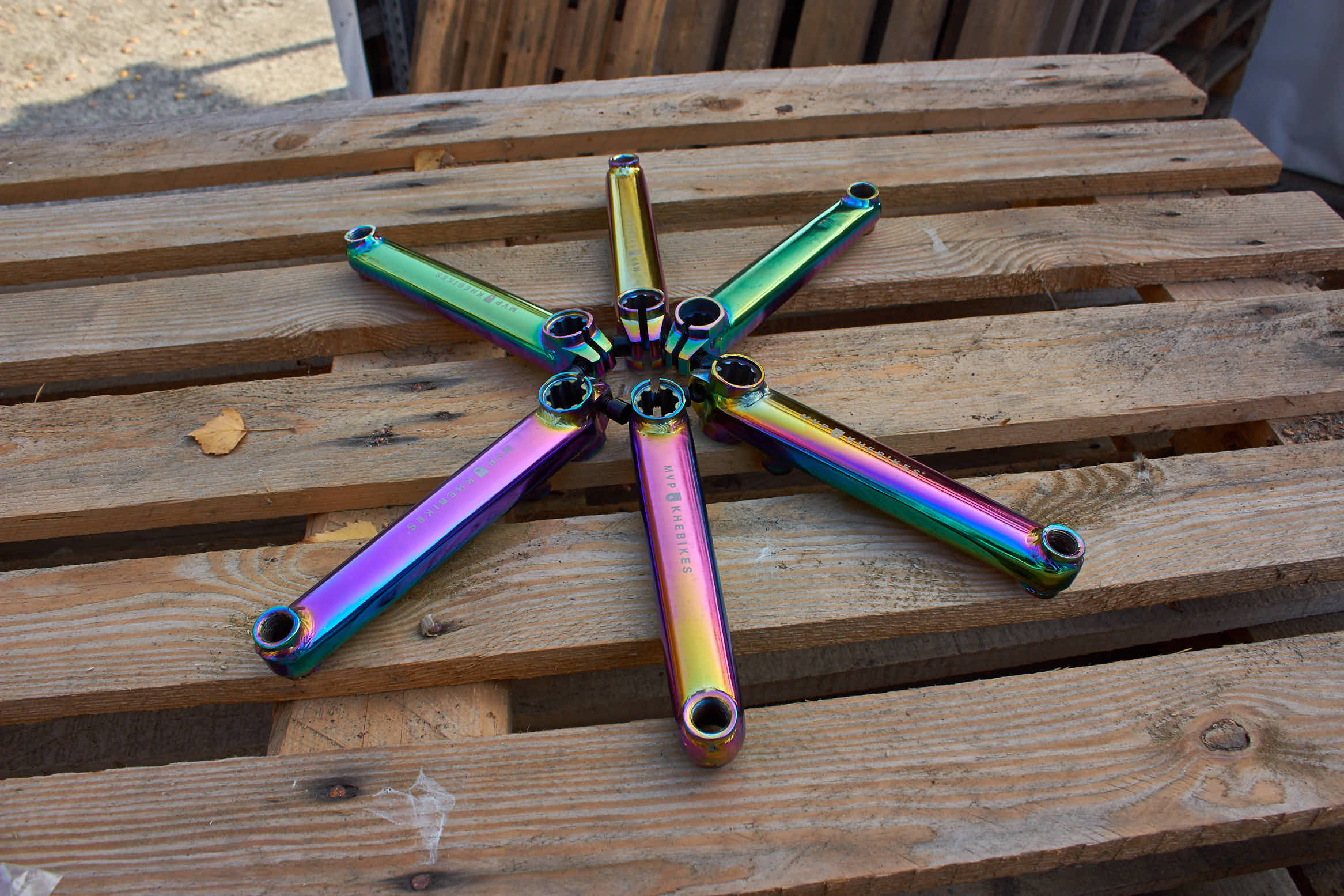 Kurbelarme zu einem Stern zusammengelt in Oil Slick Kurbelarme zu einem Stern zusammengelt in Oil Slick