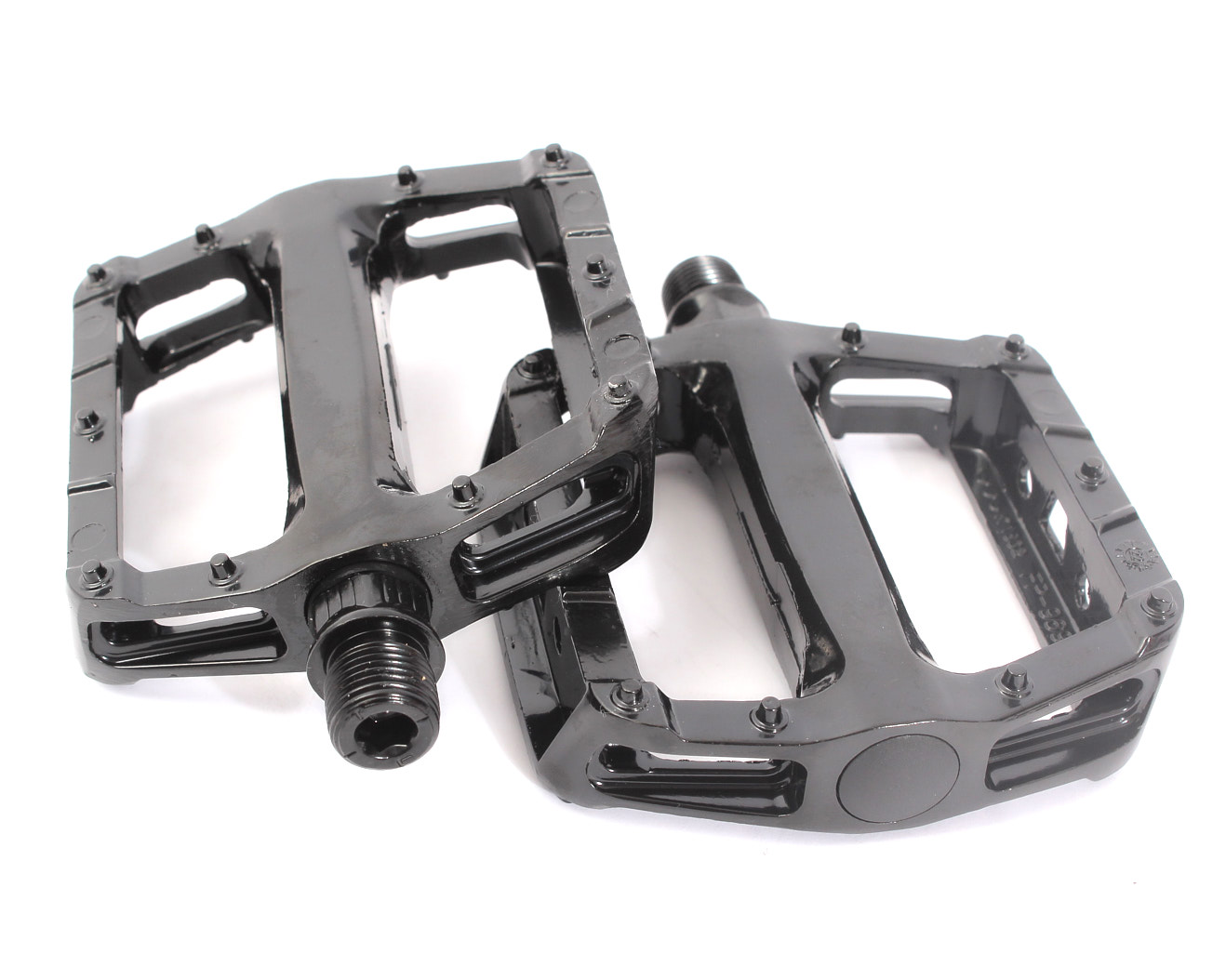 BMX Pedale aus Aluminium mit Schraubgewinde in Schwarz