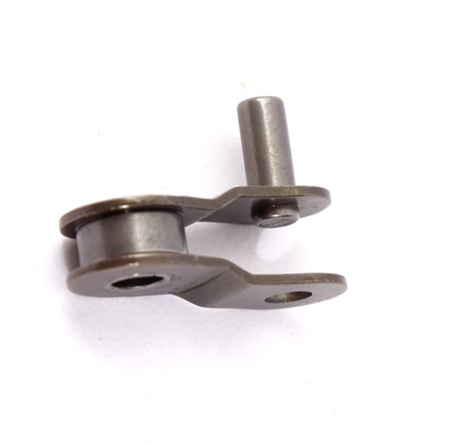 geöffnetes schwarzes Halflink Kettenglied  geöffnetes schwarzes Halflink Kettenglied