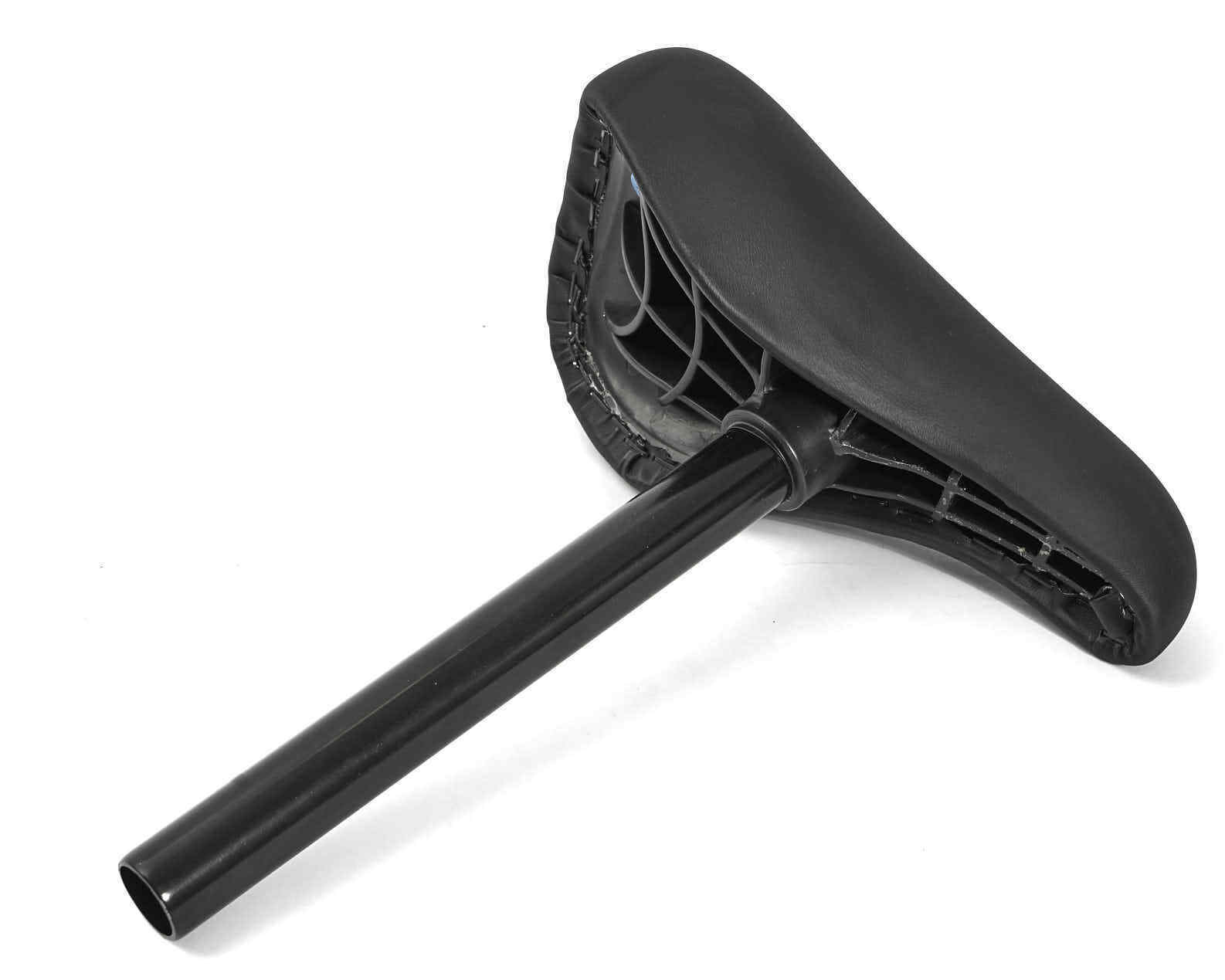 liegende Sattelcombo mit dicker Polsterung in Schwarz 