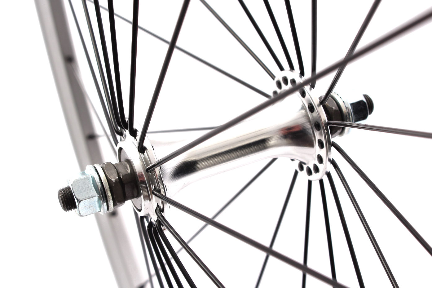 Nahaufnahme Vorderradachse mit Loose- Ball Lager in Silber