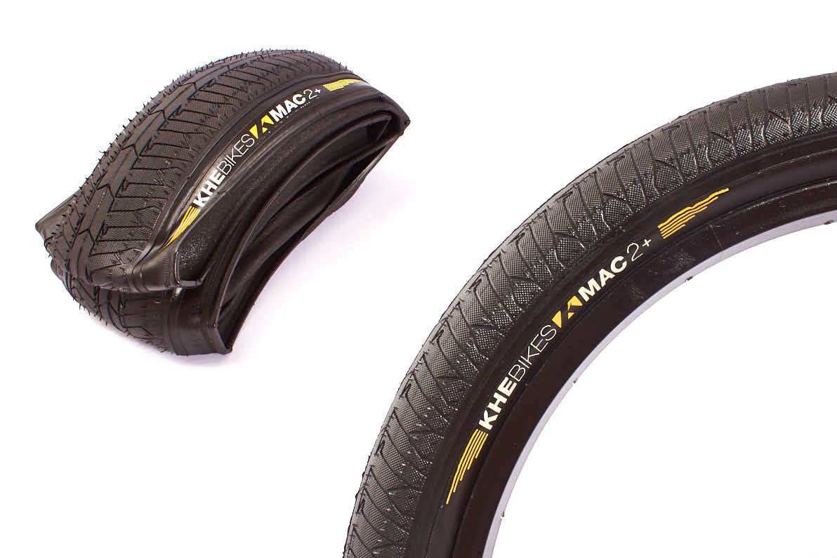 Schwarzer BMX Faltreifen mit MAC2+ Aufschrift