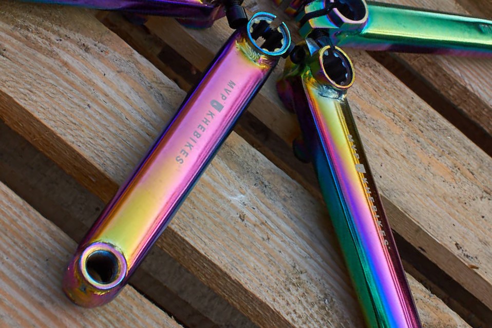 Oil Slick Kurbelarm mit MVP KHEBikes Gravur Oil Slick Kurbelarm mit MVP KHEBikes Gravur