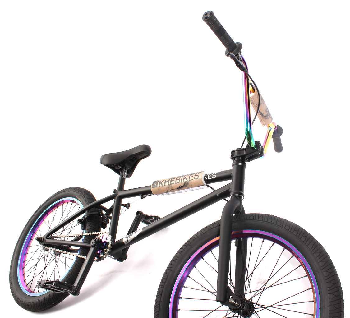 Schwarzes BMX Fahrrad mit beige, schwarzer Rahmen und Lenkerpolsterung Schwarzes BMX Fahrrad mit beige, schwarzer Rahmen und Lenkerpolsterung
