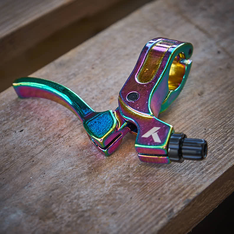 BMX Bremshebel Mit KHEbikes K Laser Logo Linker Oil Slick Bremshebel mit Justierschraube